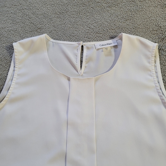 Calvin Klein Women’s Size Medium White Sleeveless Blouse w Pleated Front Panel - Picture 2 of 12